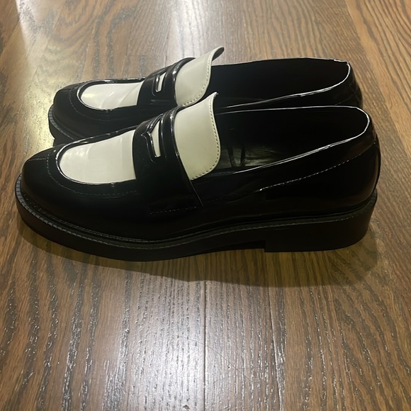 SOLD Zara contrast loafers - Picture 4 of 5
